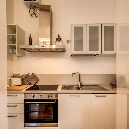 Elegant Apartment Behind The Colosseum-3