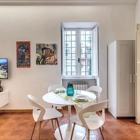 Elegant Apartment Behind The Colosseum-2